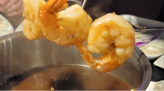 Fondue l'Excellent - apportez votre est spécialisé dans différents types de fondues, du traditionnel fromage suisse fondu à la fondue au vin, en passant par la fondue chinoise et la fondue au chocolat