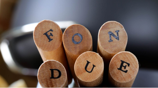 Fondue l'Excellent - apportez votre est spécialisé dans différents types de fondues, du traditionnel fromage suisse fondu à la fondue au vin, en passant par la fondue chinoise et la fondue au chocolat